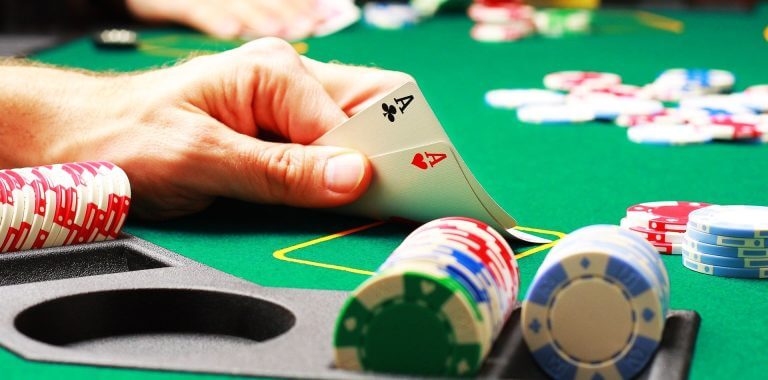 Hướng dẫn chơi Poker chuyên sâu tại VF555